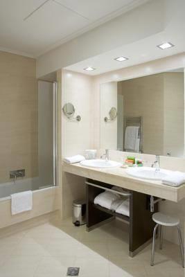 Отель NH Gran Hotel