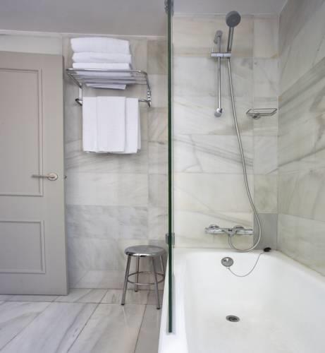 Nh Suites Prisma