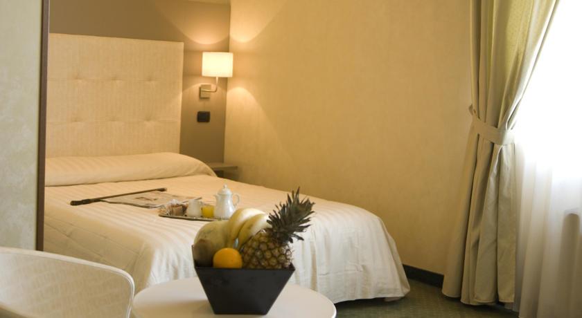 Отель Amadeus Hotel