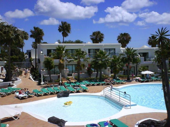 Отель Hotel THB Flora