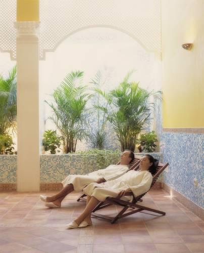 Отель Hotel Spa La Quinta Park Suites