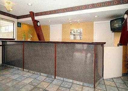 Отель Econo Lodge Downtown Albuquerque