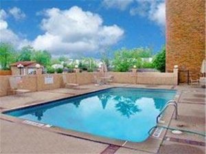 Отель Comfort Suites of Blue Ash