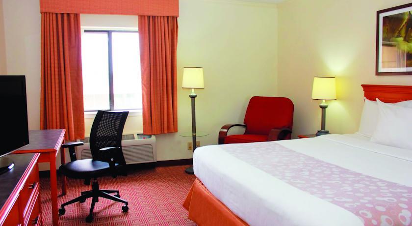 Отель La Quinta Inn & Suites Baton Rouge Siegen Lane