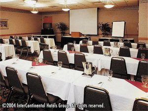 Отель Holiday Inn Bloomington Airport South Mall Area