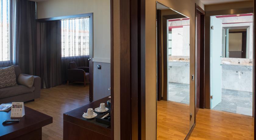 Отель Catalonia Gran Hotel Verdi