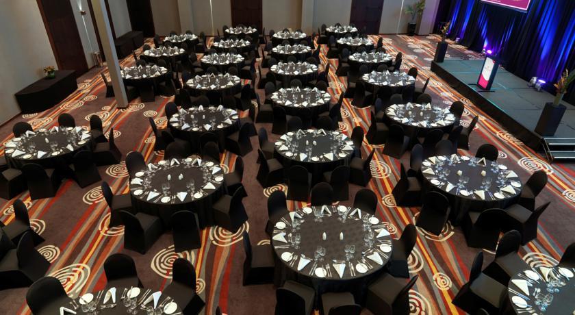 Отель Crowne Plaza Auckland