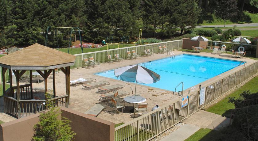 Отель Chestnut Tree Inn Cherokee