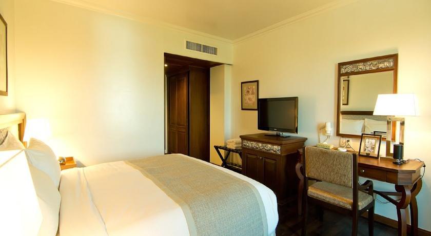 Отель The Grand Riverside Hotel