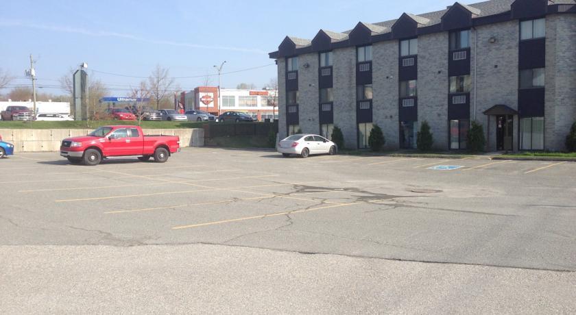 Отель Quality Hotel & Suites Sherbrooke