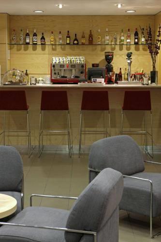 Отель Holiday Inn Express Girona