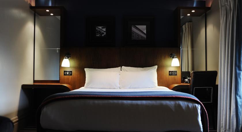 Отель De Vere VILLAGE Warrington - Hotel & Leisure Club