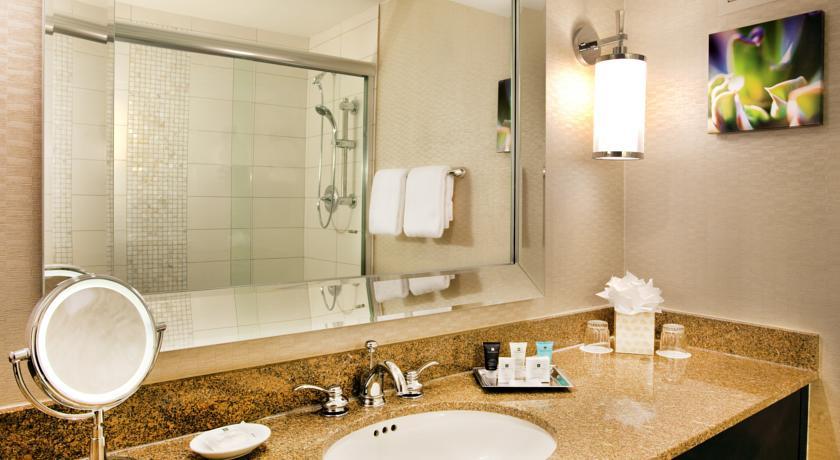Отель Crowne Plaza Hotel White Plains-Downtown