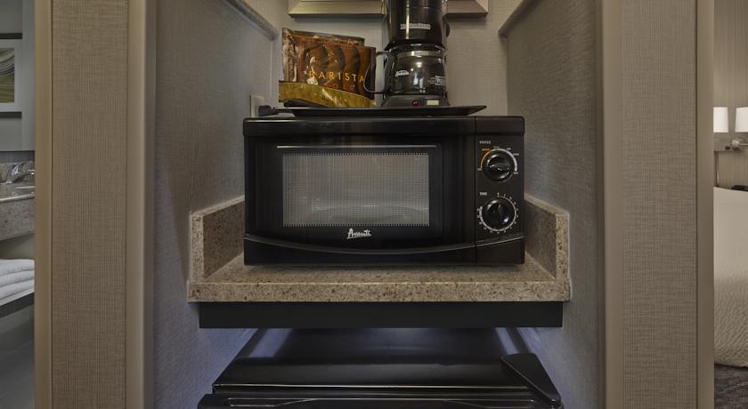 Отель Courtyard by Marriott Providence Warwick Airport