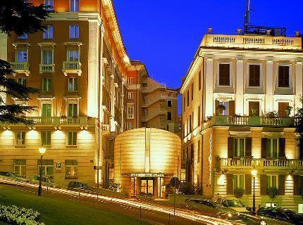 Отель NH Genova Centro