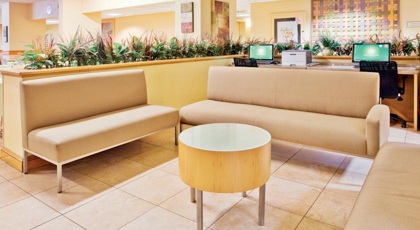 Отель La Quinta Inn & Suites Charleston Riverview