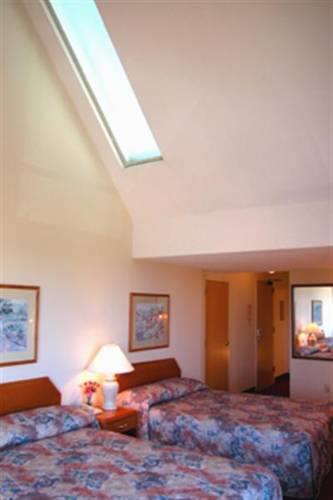 Отель The Embassy Inn
