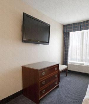 Отель Holiday Inn Express Hotels & Suites Topeka