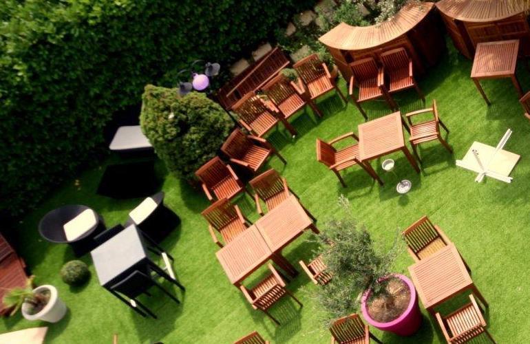 Отель Holiday Inn Nimes