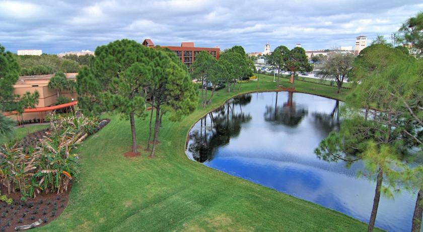 Отель Clarion Inn Lake Buena Vista