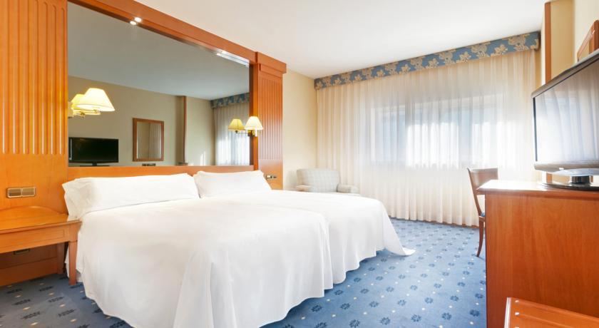 Отель Tryp Coruña
