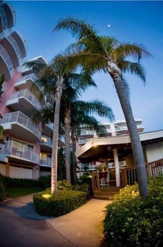 Отель Beach House Suites