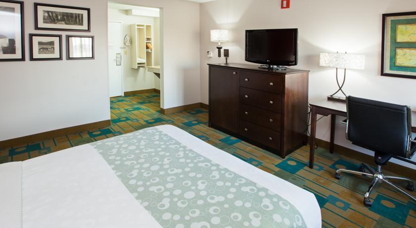 Отель La Quinta Inn & Suites Nashville Airport