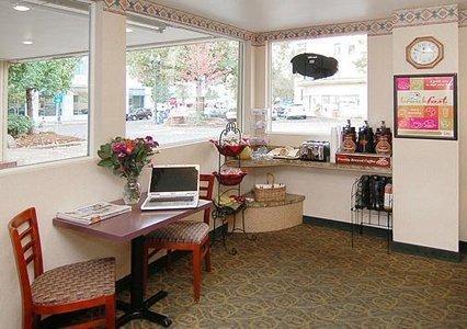 Отель Econo Lodge Vancouver