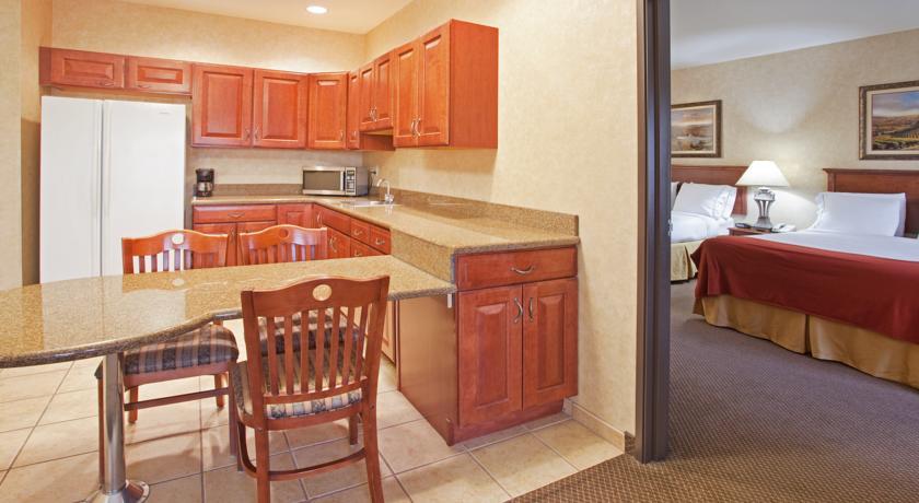 Отель Holiday Inn Express Hotel & Suites BARSTOW