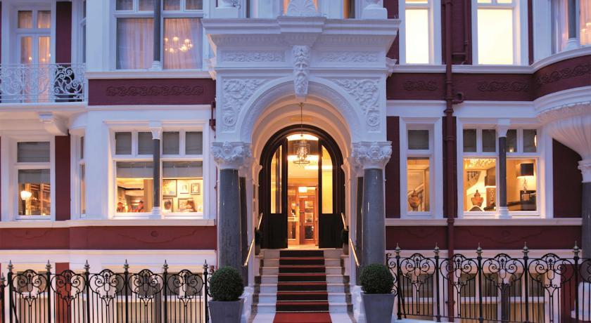 St James Hotel & Club