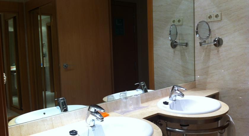 Отель NH Express Monte Rozas