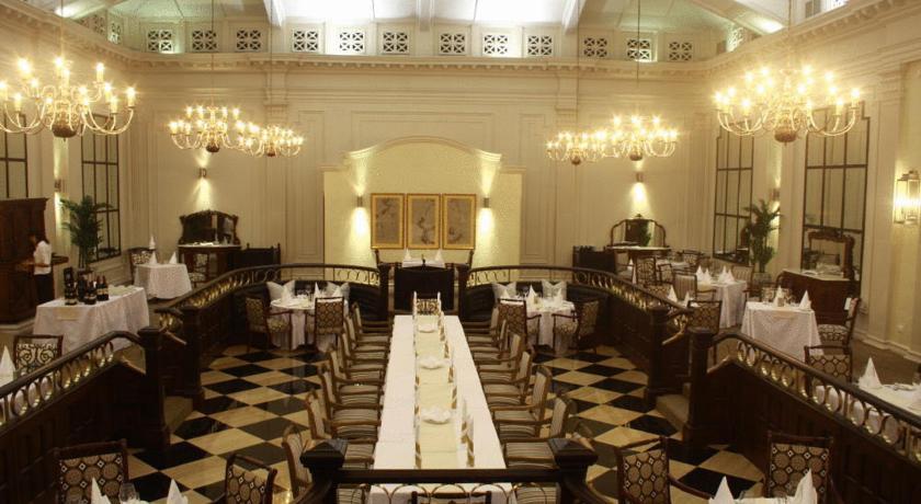 Отель The Royal Hotel
