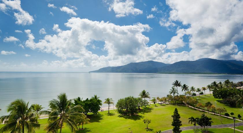 Отель Mercure Hotel Harbourside Cairns