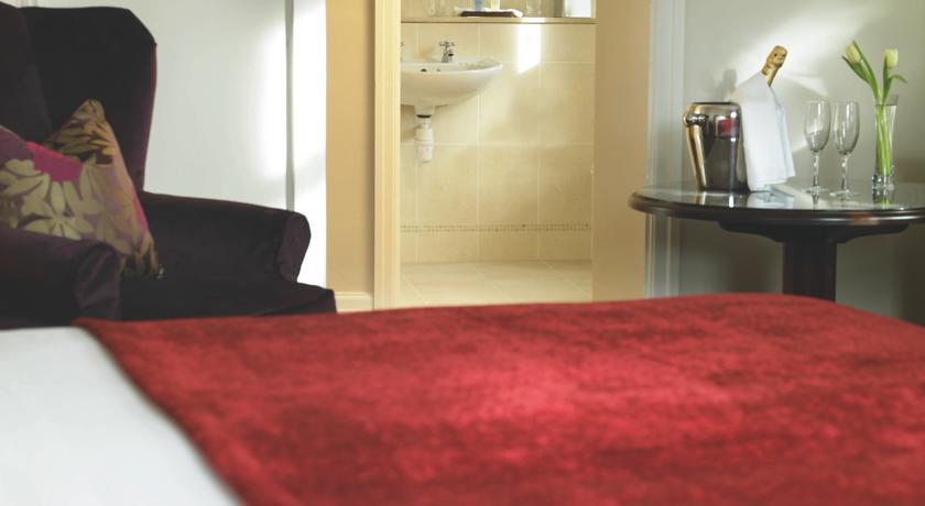 Отель Macdonald New Blossoms Hotel