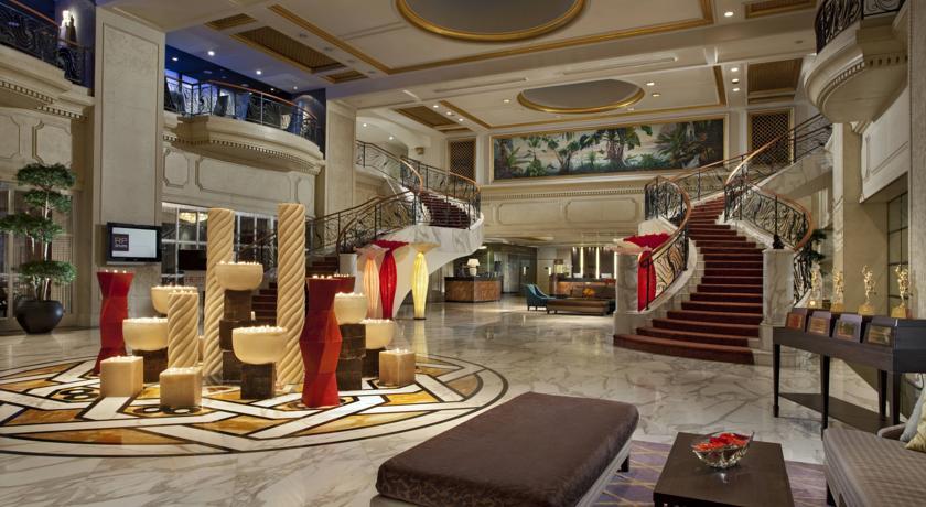 Отель Royal Plaza On Scotts