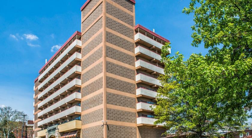 Отель Quality Inn University Center