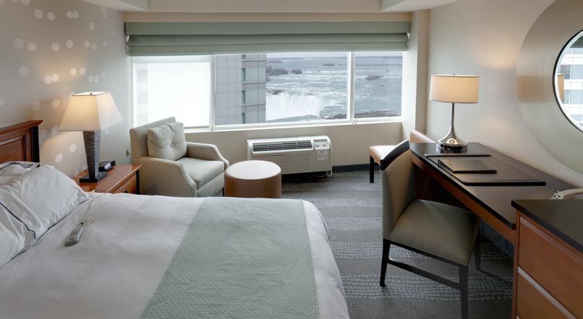 Отель Radisson Hotel & Suites Fallsview
