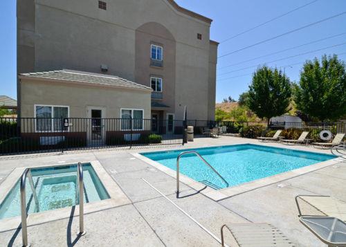 Отель Comfort Suites Oakley