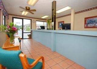 Отель Rodeway Inn & Suites