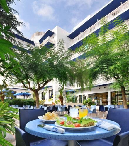 Отель Balmes & Apartments