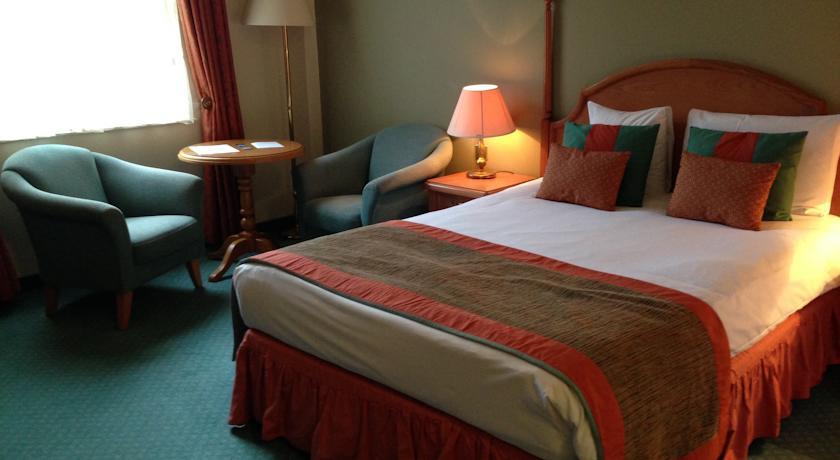 Отель Coulsdon Manor ‘A Bespoke Hotel’