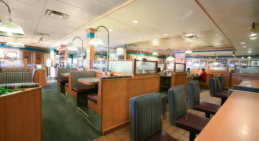 Отель Sandman Hotel & Suites Kelowna