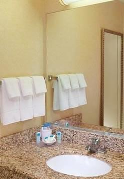 Отель SpringHill Suites Boston Peabody