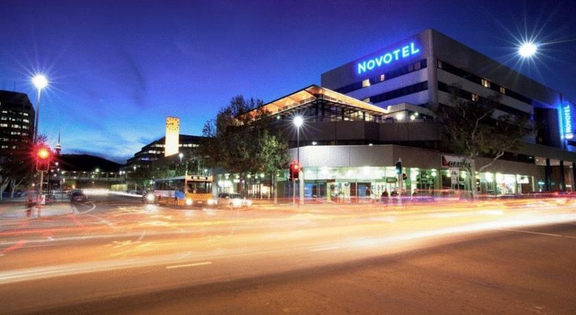 Отель Novotel Canberra
