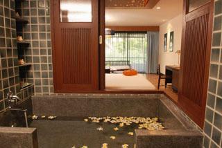 Отель Weekender Resort & Spa