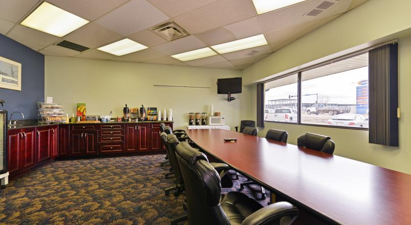 Отель Quality Inn & Suites Edmonton International Airport