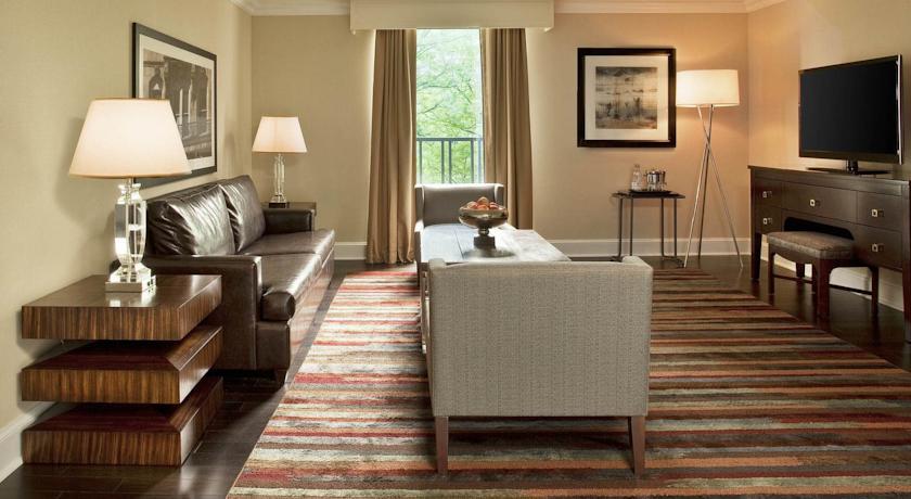 Отель Sheraton Philadelphia Society Hill Hotel