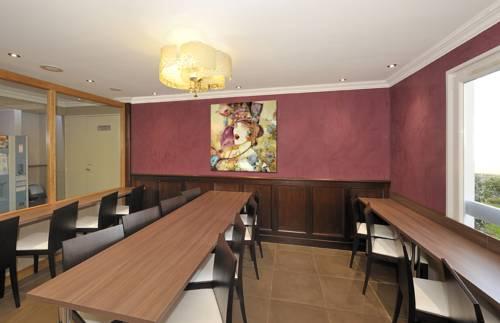 Отель P'tit Dej-Hotel Ageris