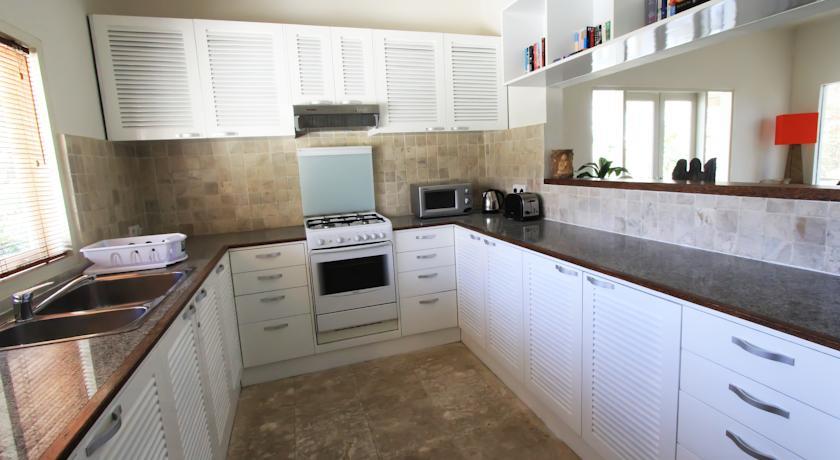 Апартаменты Beach Melati Apartments