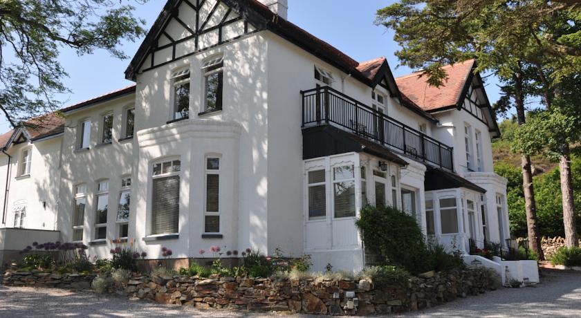 Отель Sychnant Pass Country House